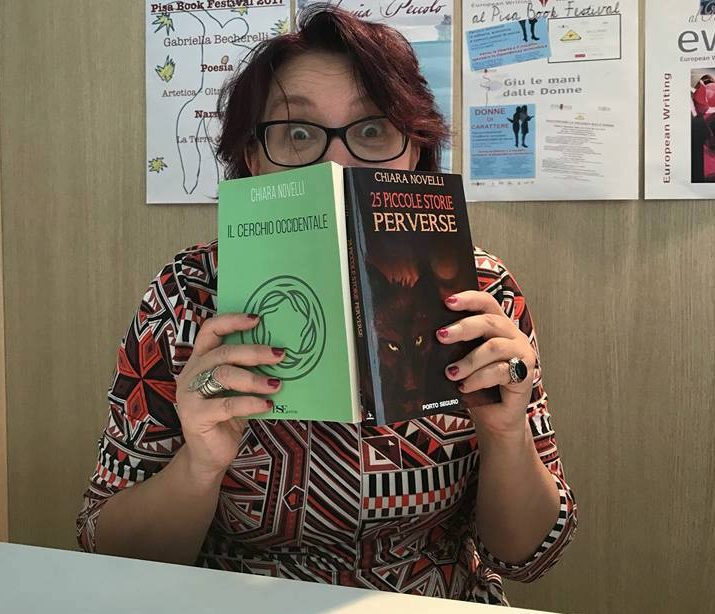 foto per Linda al Pisa Book con libri precedenti